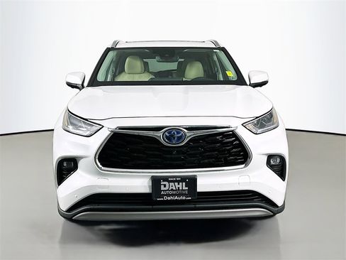 Used 2023 Toyota Highlander Platinum image 2