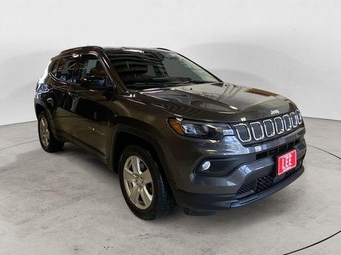 Used 2022 Jeep Compass Latitude image 8