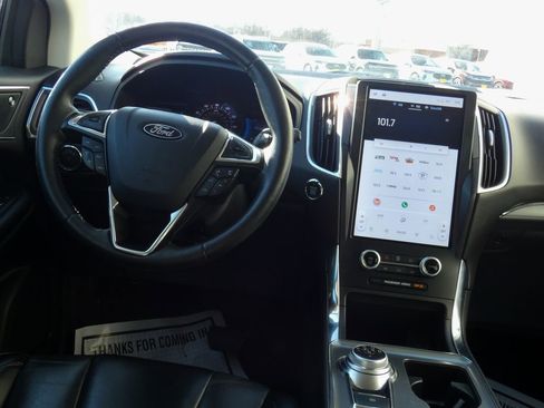 Used 2022 Ford Edge Titanium image 11