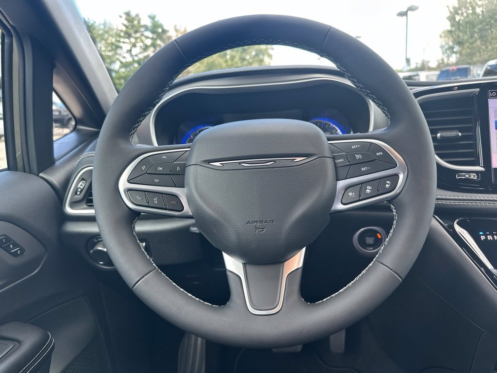 New 2027 Chrysler Pacifica Select AWD/4WD image 16