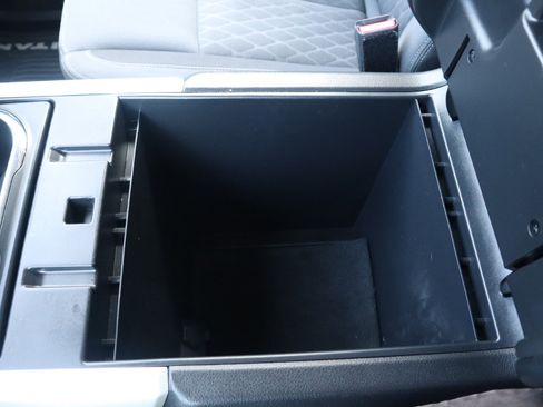 Used 2021 Nissan Titan SV w/ SV Convenience Package image 97