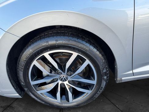 Used 2025 Volkswagen Jetta SE image 14