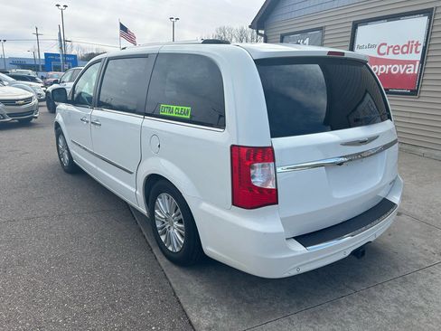 Used 2012 Chrysler Town & Country Limited w/ Luxury Group image 7