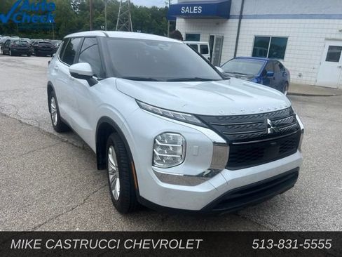 Used 2024 Mitsubishi Outlander ES AWD/4WD image 2