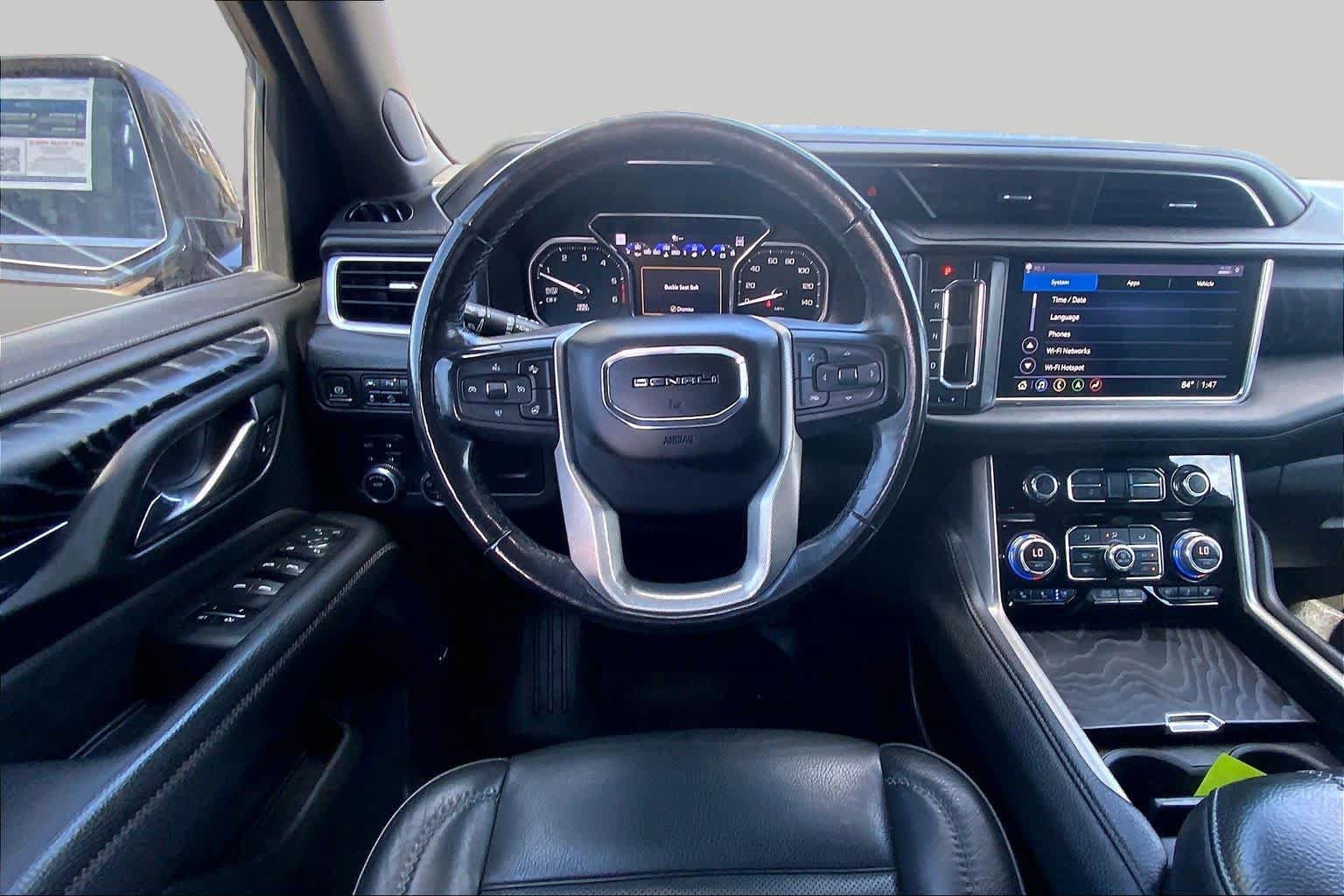 Used 2021 GMC Yukon Denali w/ Denali Premium Package AWD/4WD image 5