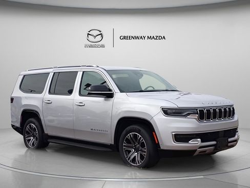 Used 2024 Jeep Wagoneer L Series II w/ Flexible Seating Group AWD/4WD image 1