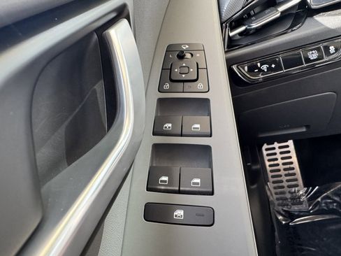 Used 2023 Kia Niro EX Touring image 28