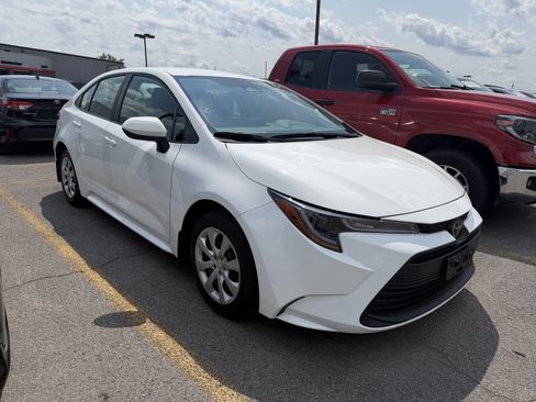 Used 2024 Toyota Corolla LE FWD image 2