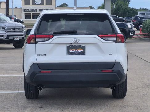 Used 2025 Toyota RAV4 LE FWD image 5