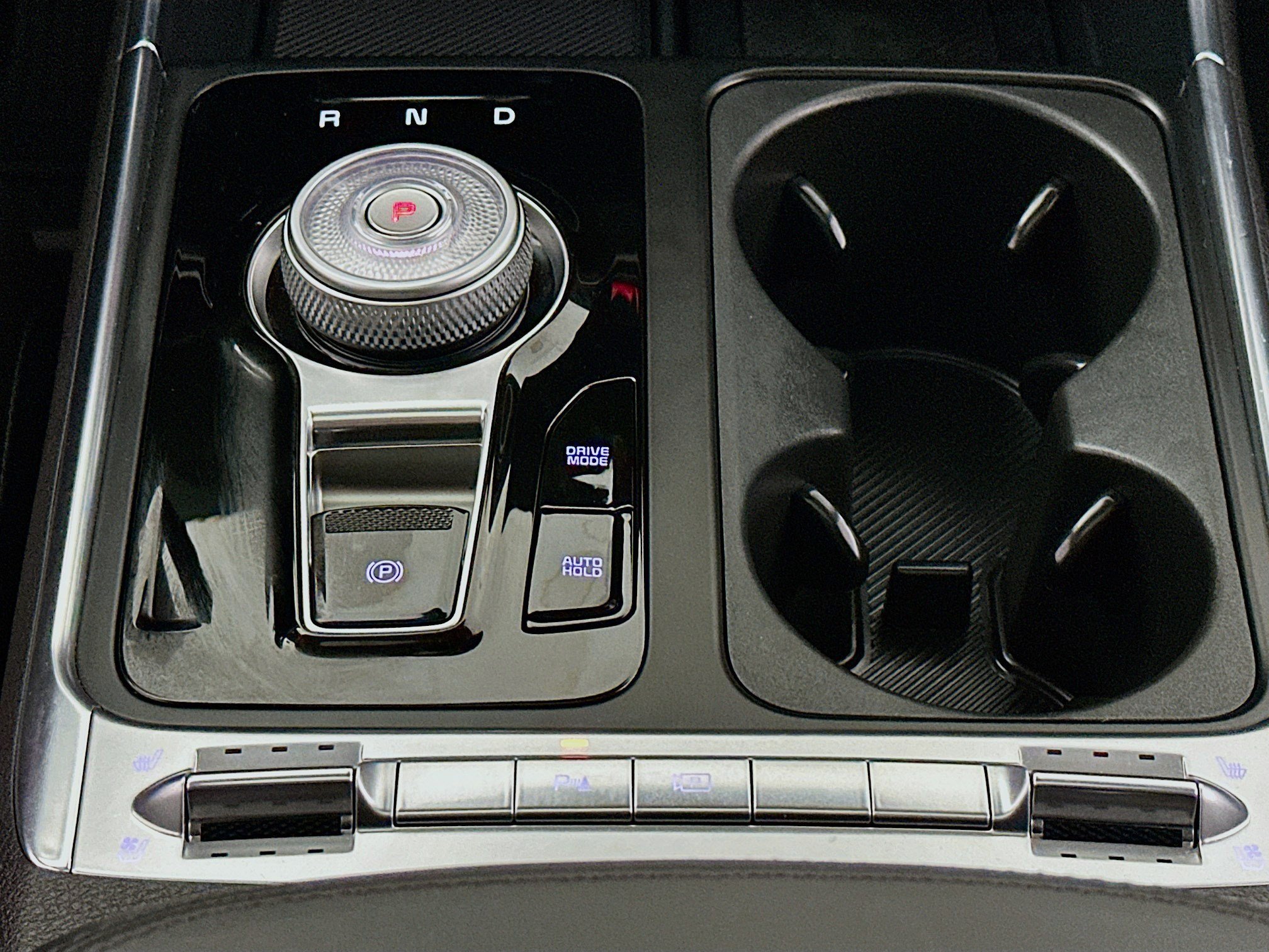 Used 2025 Kia Carnival SX w/ SX Dark Edition Package FWD image 14