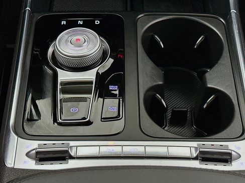 Used 2025 Kia Carnival SX w/ SX Dark Edition Package FWD image 14