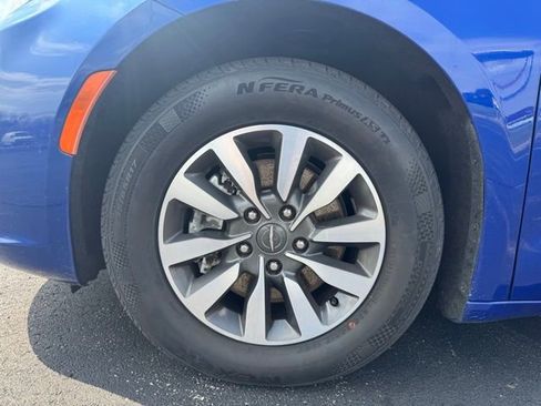 Used 2021 Chrysler Pacifica Limited image 12