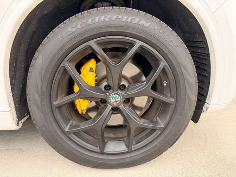 Used 2020 Alfa Romeo Stelvio Ti w/ Active Blind Spot Package image 18