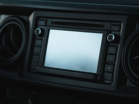 Used 2019 Toyota Tacoma SR image 14