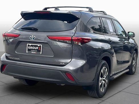 Used 2021 Toyota Highlander XLE FWD image 13