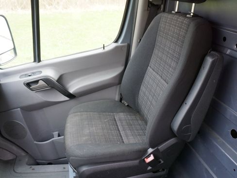 Used 2016 Mercedes-Benz Sprinter 2500 image 23