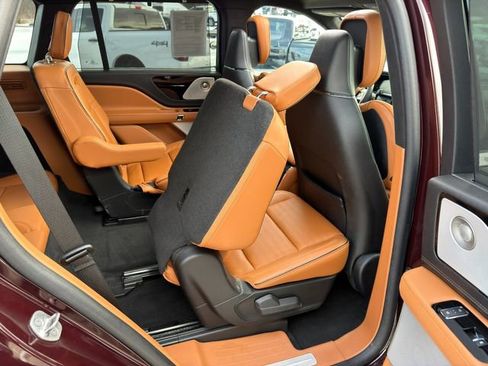 Used 2023 Lincoln Aviator Black Label Grand Touring image 12