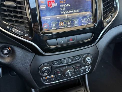Used 2019 Jeep Cherokee Limited w/ Trailer Tow Group AWD/4WD image 12