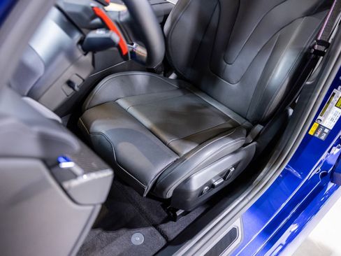 Used 2025 BMW M5 w/ Executive Package image 39