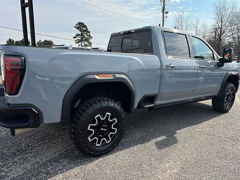 Used 2024 GMC Sierra 2500 AT4X image 5