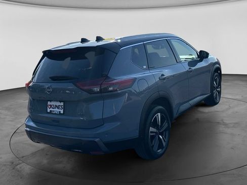 Used 2025 Nissan Rogue SL w/ Tech Package FWD image 6