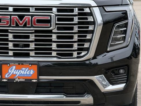 Used 2025 GMC Yukon XL Denali AWD/4WD image 11