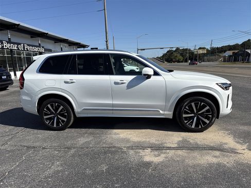 New 2026 Volvo XC90 B5 Core image 6