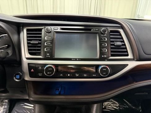 Used 2015 Toyota Highlander Limited Platinum image 16
