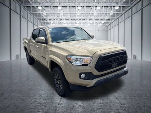 Used 2020 Toyota Tacoma SR5 AWD/4WD image 7