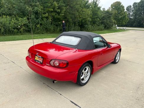Used 2002 MAZDA MX-5 Miata RWD image 9
