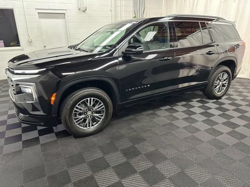 Used 2025 Chevrolet Traverse LT AWD/4WD image 5