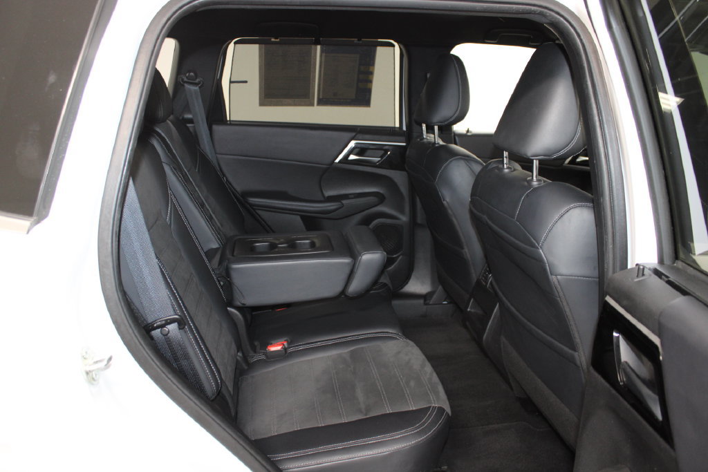 Used 2023 Mitsubishi Outlander SE Black Edition AWD/4WD image 29
