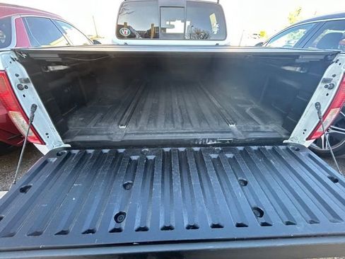 Used 2019 Nissan Frontier SL image 5