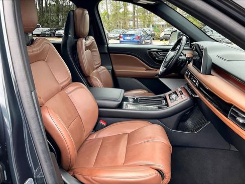 Used 2023 Lincoln Aviator Reserve w/ Equipment Group 201A image 8