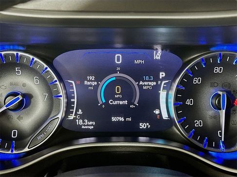 Used 2024 Chrysler Pacifica Touring-L image 15