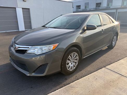 Used 2012 Toyota Camry LE image 2