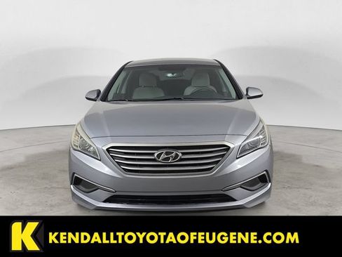 Used 2016 Hyundai Sonata SE FWD image 2