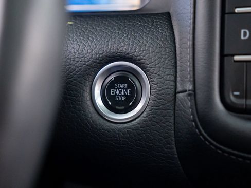 Used 2024 GMC Yukon Denali w/ Advanced Technology Package AWD/4WD image 24