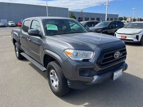 Used 2020 Toyota Tacoma SR AWD/4WD image 2