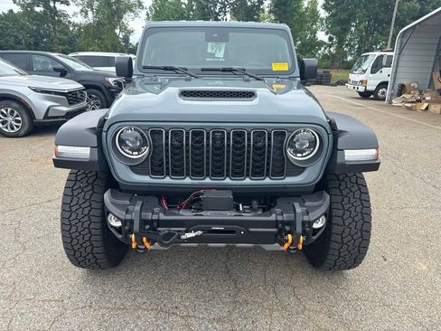 Used 2025 Jeep Gladiator Mojave w/ Convenience Group AWD/4WD image 6