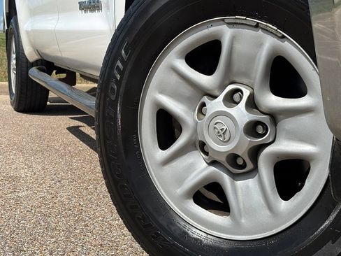 Used 2014 Toyota Tundra SR5 w/ SR5 Upgrade Package RWD image 2