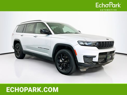 Used 2024 Jeep Grand Cherokee L Laredo image 1