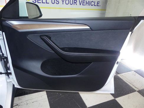 Used 2023 Tesla Model Y AWD image 23