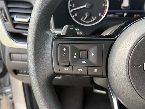 Used 2023 Nissan Rogue SV FWD image 16