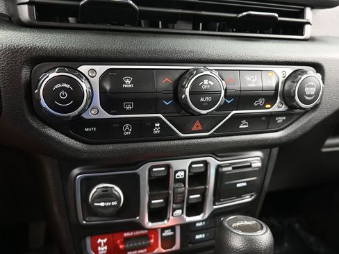 Used 2024 Jeep Gladiator Sport image 23