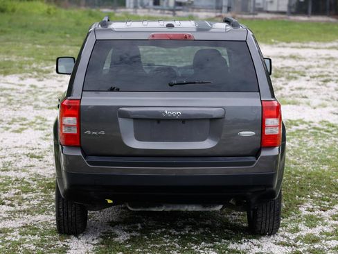 Used 2016 Jeep Patriot Latitude AWD/4WD image 9