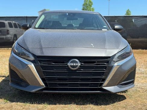 Used 2024 Nissan Altima 2.5 SV FWD image 3