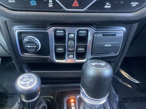 Used 2024 Jeep Wrangler Unlimited AWD/4WD image 23