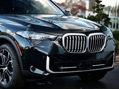 New 2026 BMW X5 xDrive50e w/ Climate Comfort Package image 2