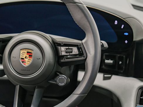 Used 2022 Porsche Taycan 4S image 16